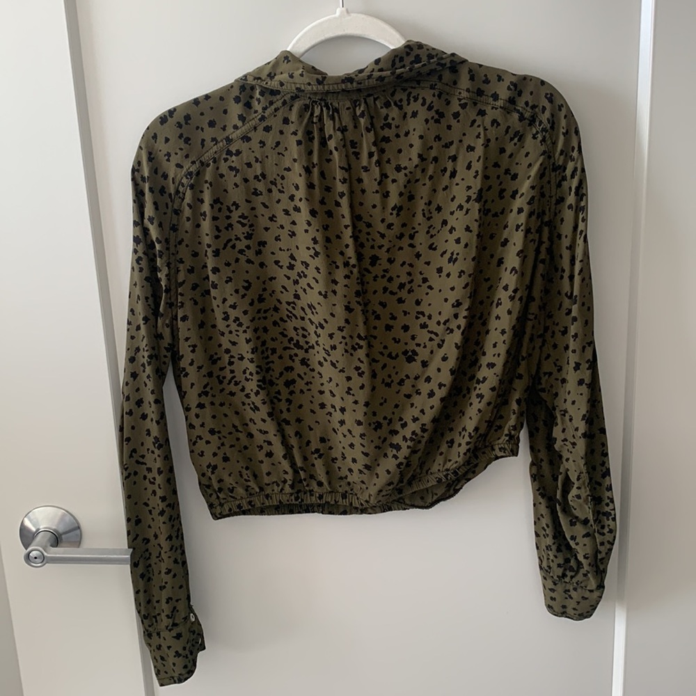 Leopard Collared crop top - Picture 2 of 2